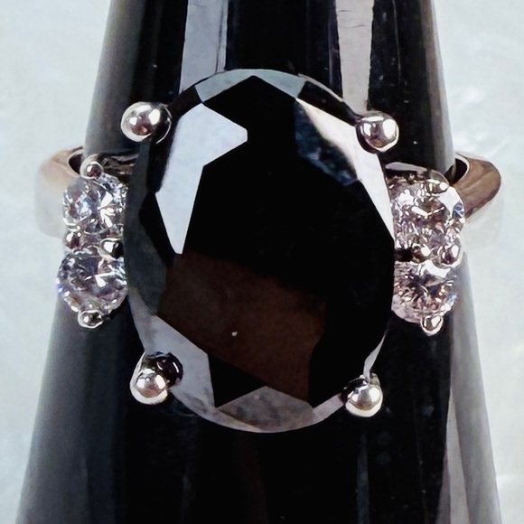 Jewelry - Pretty Silvertone size 8 1/2 costume statement ring